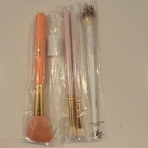 Makeup Brush Trio with Gold Accents